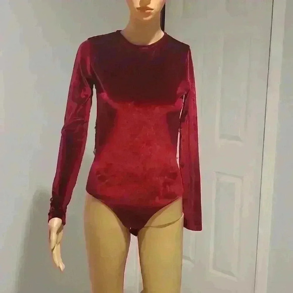 Bodysuit with open back velour. - Picture 2 of 3